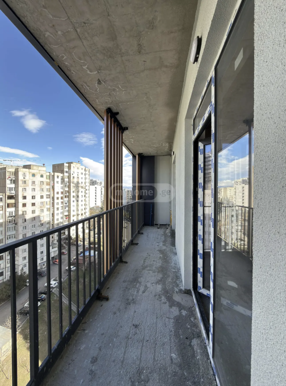 იყიდება 3 ოთახიანი ბინა ნუცუბიძის ფერდობზე